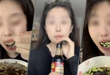 "바퀴벌레 먹는다" 난리 난 '괴식 먹방'...결국 SNS 계정 '차단' 엔딩