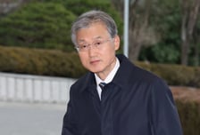 조희대 대법원장, 내란재판부법 위헌소지 묻자 "전체적 검토 중"