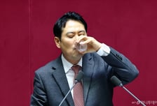 국민의힘, 필리버스터 역대 최장 기록 장동혁에 "혼자가 아니다"