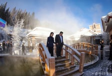 북한 김정은, 딸 주애와 삼지연 호텔 시찰…"관광지구로 개발 전망"