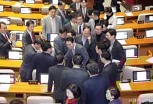 "우리가 장동혁이다"…24시간 필버에 뭉친 국힘? 친한계는 "다른 일 고민하지"