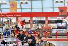 뉴욕 JFK공항에 익숙한 라면 냄새...'신라면 분식' 4호점 문 열었다