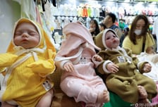 "첫 애는 안아볼까" 늦은 결심 커졌나...출생아 수 반등 이끈 이 연령대