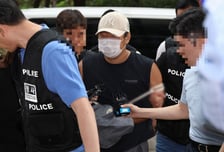 '살인', '정신병' 검색 후 부모·형 차례로 살해...30대 무기징역