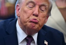 트럼프의 '중대한 패배'…미 대법원 "시카고 주방위군 투입 안 돼"