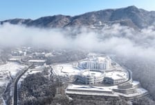 경찰, '통일교 로비 의혹' 전 UPF 회장 소환…피의자 신분 조사