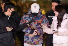 '도이치 주가조작 공범' 이준수 첫 재판 시작…수의 입고 출석