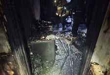 크리스마스 전날 비극...아파트 덮친 불, 70대 남편 숨지고 아내 중태