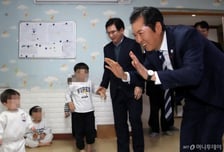 정청래, 성탄절 앞두고 부산 아동복지시설 방문