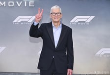 실적 부진 나이키에 팀 쿡 '성탄 선물'…주식 43억원어치 추가 매수