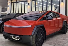 "전국에 단 한대" 인천 누빈 '새빨간 사이버트럭'…차주는 김광현