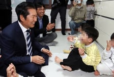 정청래, 부산 보육원·성당 찍고 용인 교회로..."하늘엔 영광과 땅에는 평화 기원"