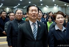 "흔들리지 않고 피는 꽃, 어디 있으랴" 성탄절에 시 읊은 與정청래