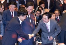 與에 주도권 넘길라…"통일교 특검 관철" 위해 손 꽉잡는 보수 양당