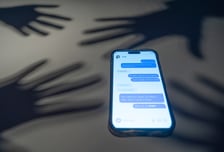 부부간에도? "야한 사진 주고받지 마" 어기면 '처벌'...중국 '초강수'