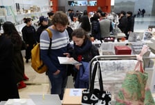 "없어서 못 사" 뮷즈 매출 '400억' 넘길 듯...중국 '짝퉁' 대응은 숙제