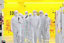 "안 팔길 잘했다" 삼성전자 11.7만원 신고가...외인·기관 '폭풍매수'