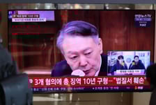 '체포 방해' 尹, 결심서 1시간 최후진술…"공소사실, 코미디 같다"