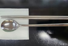 "수저 놓을때 깐 냅킨, 식탁보다 더럽다" 진짜?  [한 장으로 보는 건강]