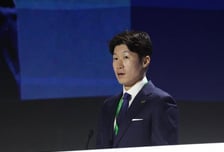 박지성, FIFA 이해관계자위원회 위원 선임…2029년까지 활동