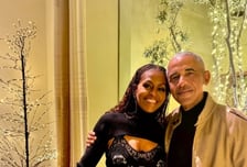 '불륜·이혼설' 보란듯...오바마 전 대통령 부부, 다정한 성탄절 투샷 공개