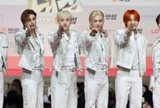 JYP엔터 "스트레이 키즈 악플러 특정해 수사 중…선처 없다"