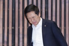 특검, 김기현 부부 불구속 기소…"김건희에게 267만원 '로저비비에' 선물"