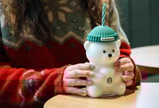 "미국에서 대박 난 굿즈"...스타벅스, 베어리스타 콜드컵 재출시