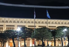 오늘부터 다시 '청와대 시대'… 1330일만에 '봉황기' 게양