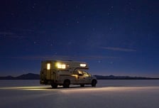 늦은 밤 캠핑카 문 '똑똑'…"돈 안 주면 찌른다" 50대 남성 '집유'