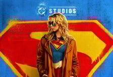 '슈퍼걸',  '슈퍼맨'의 그늘서 피어오른 강한 생명력의 야생화