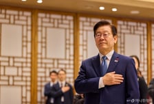 이재명 대통령 지지율 '53%'…민주 45%·국힘 36%