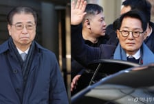국정원, '서해 공무원 피살사건' 무죄 받은 서훈·박지원 고발 취하