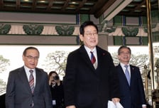 시민들 응원 속에 靑 첫 출근 한 이재명 대통령...고심한 넥타이 색은