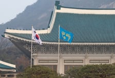 "이 대통령 청와대 복귀" 아침 장사, 손님 '북적'...시위 소음은 우려