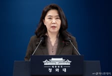 [속보]"이재명 대통령, 청와대 첫 출근…靑 역사성·상징성 되찾고자 한다"