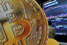 '비트코인 현물 ETF' 기대했는데…해 넘기는 가상자산 2단계법