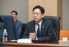 배경훈 부총리, 국제우편 마약류 검사 현장 점검..."철저한 대응" 당부