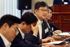 與 "택배 주7일→6일로 줄여도 기사 불이익 없는 방안 의견접근"