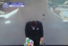 "송구해" 상 받고 웃지 못한 전현무…키·박나래 대신 90도 사과