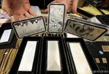 은값 최고가 찍자마자 뚝, 금값도 약세…시장은 "내년 40% 더 오른다"