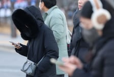 연락하는 사람 '한 달 20명' 안 된다...한국인 5%는 '은둔형 외톨이'