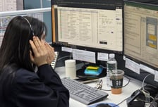 한 마디라도 놓칠라 귀·입 막고 전화 삼매경…'응급의료 컨트롤타워' 가보니