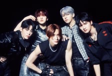 [더벨]큐브엔터 '나우즈', 글로벌 루키 자리매김