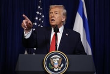 트럼프가 말한 첫 지상공격…"CIA, 드론 띄워 베네수 부두 폭격"