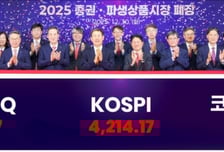 "76% 상승, 기록적 불장" 사천피 시대 연 2025년...나스닥·S&amp;P 제쳤다