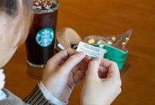 '스벅'서 3만원 이상 구매 시 포춘쿠키 증정…1일 선착순 '무료 음료'도