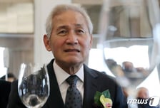 "기도로 음식물 넘어가" 혈액암 투병 안성기, 심정지→중환자실 입원