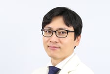 "미루다간 큰일" 30대부터 확 바뀐다...내 나이 맞춤 '척추 관리법'