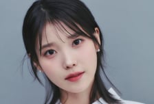 아이유, 연말 맞아 2억원 기부...따뜻한 나눔 실천 [공식]